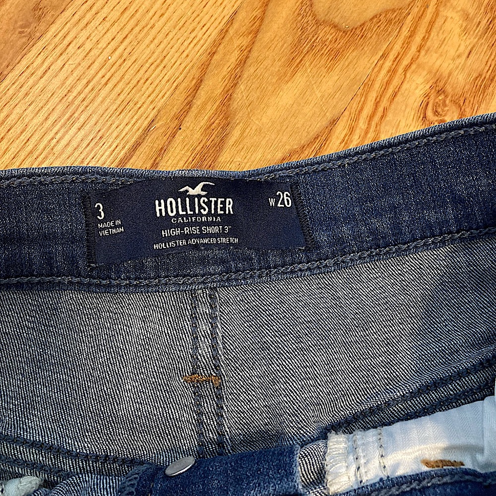 Hollister high rise jean shorts size 3